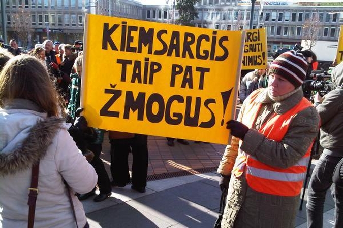 Tolerantiškas jaunimas savivaldybės skirtas lėšas dovanoja kiemsargiams