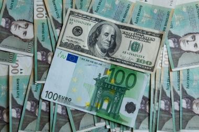 Didėja lietuvių simpatijos eurui
