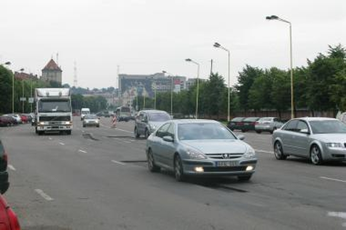 Karaliaus Mindaugo prospekte - lyg slalome (papildyta)