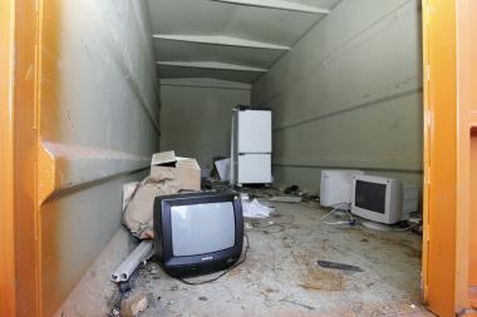 Klaipėdiečiai pasigedo konteinerių elektrotechnikai