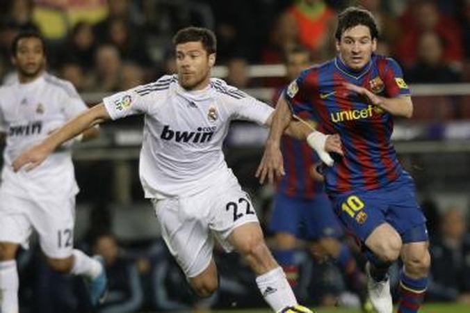 Pirmąją šio sezono Ispanijos futbolo grandų dvikovą laimėjo "Barcelona" 
