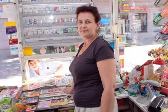 Šešiolika metų - pro kiosko langelį