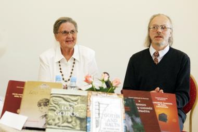 Klaipėdiečiai graibstė garsiosios tautietės knygas