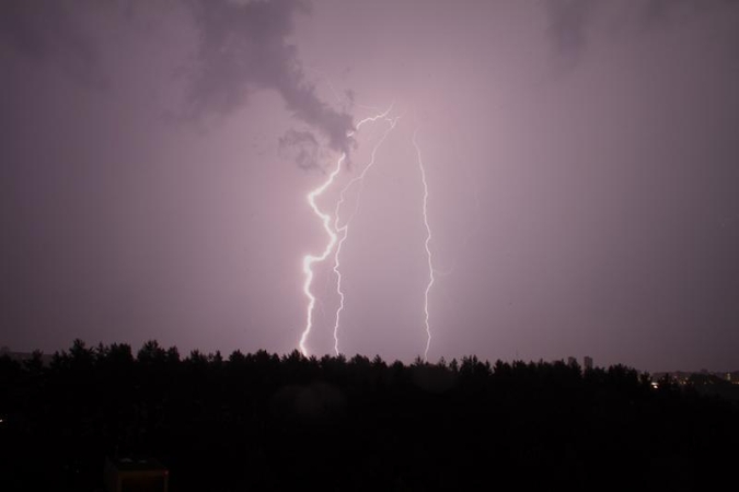 Galvos skausmą gali sukelti ir žaibavimas
