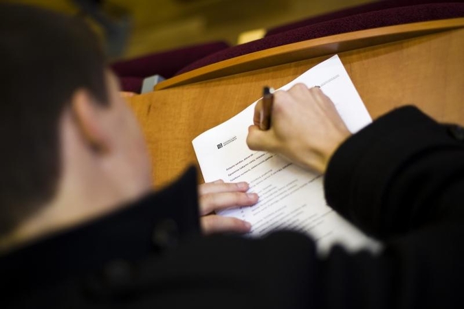 LLRA neatsisako reikalavimų atšaukti suvienodintą lietuvių k. egzaminą