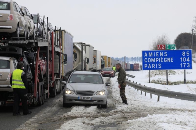 Pūga Europoj: sumaištis geležinkeliuose, oro uostuose, keliuose (foto)