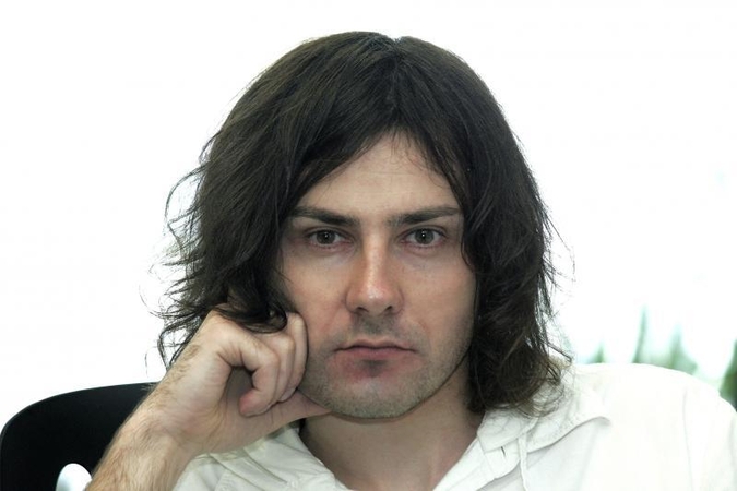 Prieš                          dvivamzdį