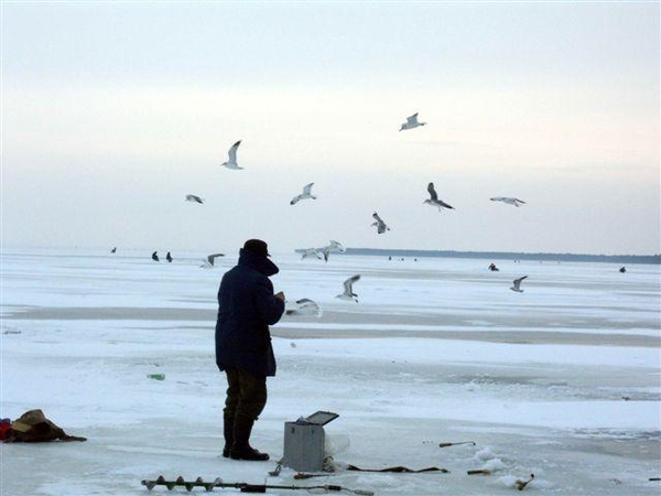 Nuteistas elektros prietaisu žuvis gaudyti ketinęs žvejys
