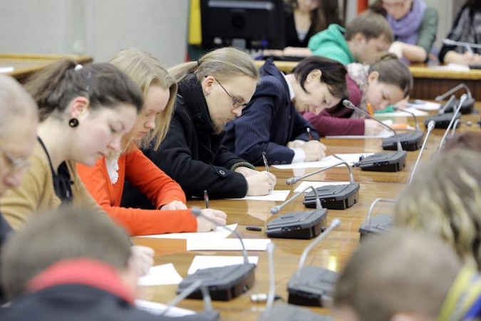 Klaipėdiečiai piktinosi – nacionalinį diktantą skaitė per greitai 