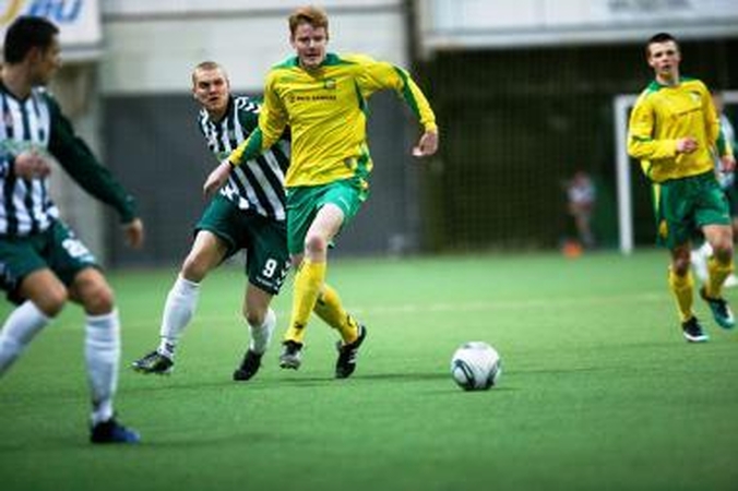 Futbolo A lygoje – pirmos pergalės, lygiosios ir pralaimėjimai