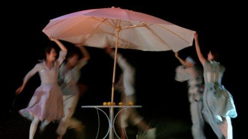 Spektaklyje „1/3 gyvenimo“ teatras „Atviras ratas“ gilinasi į sapnus 