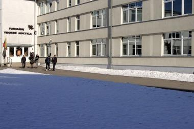 Tuskulėnų vidurinė mokykla piestu stoja prieš reformą