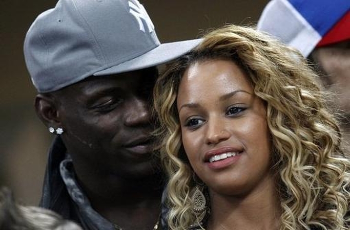 M. Balotelli leis „Real“ žaidėjams permiegoti su jo mergina, jei...