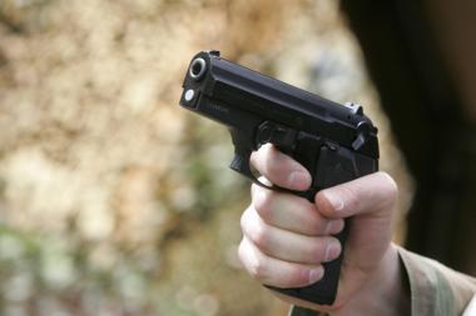 Kauno teisme vyras pistoletu grasino žmonai
