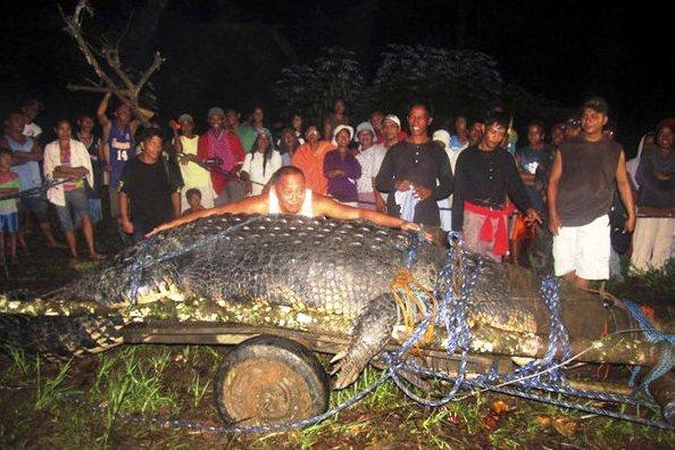 Filipinuose pagautas milžiniškas krokodilas