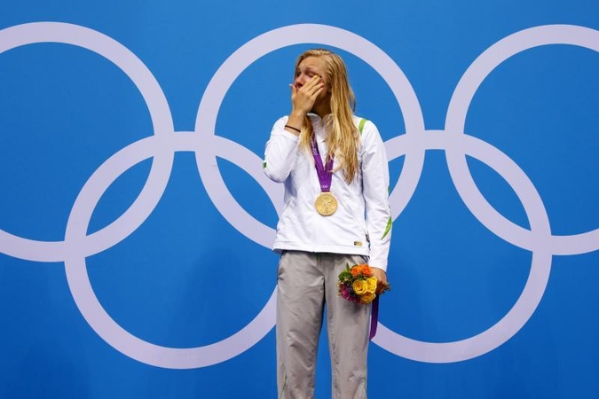 Plaukikė R.Meilutytė neatsigina nuo pasiūlymų viską reklamuoti   