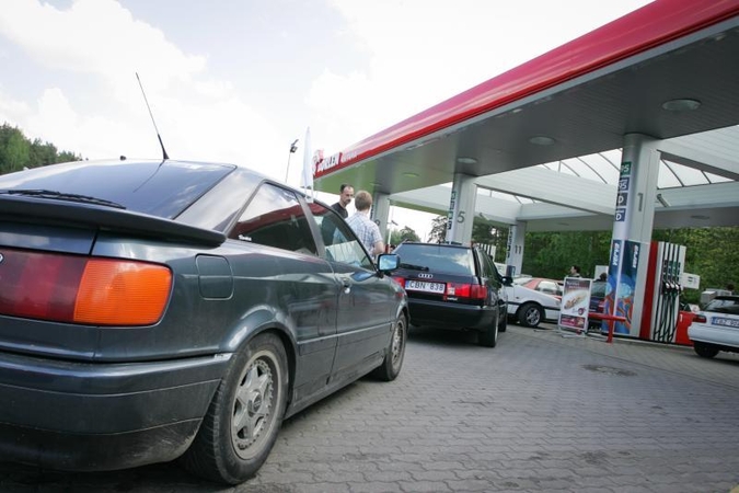 Lietuva nepritaria siūlymui senų automobilių būklę tikrinti dažniau