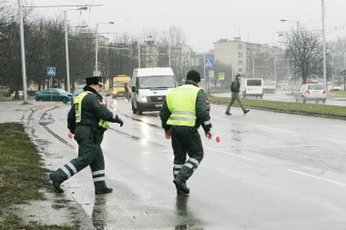 Už nuopelnus apdovanoti policijos pareigūnai