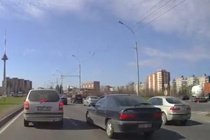 Automobilinis vaizdo registratorius - būdas apraminti kelių chuliganus