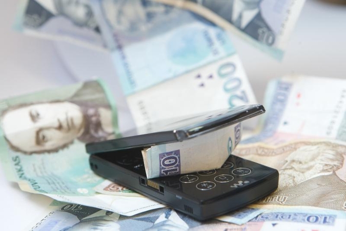 Studentas savo sąskaitą pildė išsiųsdamas šimtus tūkstančių žinučių 