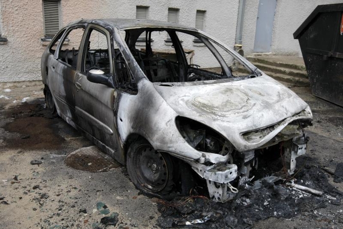 Tauragės rajone užsiliepsnojo automobilis 
