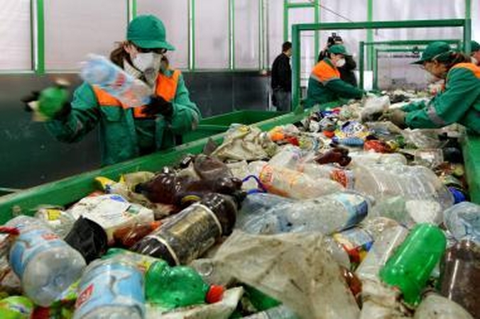 Plastiko bambalių rūšiavimas įgijo pagreitį