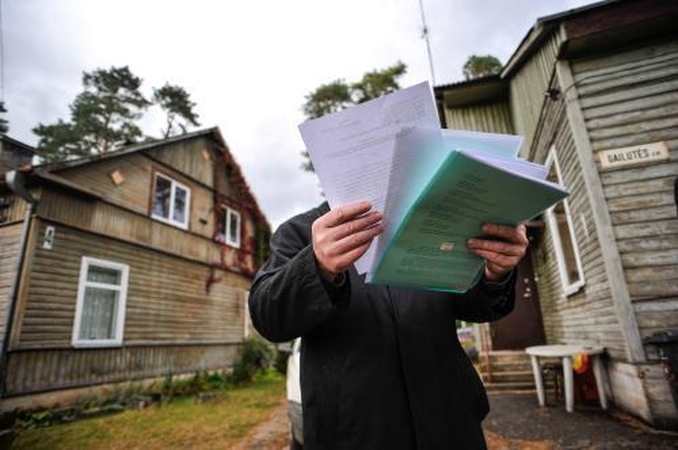 Romų tabore 30 namų atjungta elektra, rasta 12 savavališkų statinių
