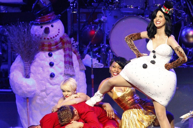 Katy Perry vyras užfiksuotas su kita moterimi