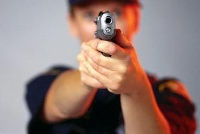 Įkaušęs vyras grasino nušauti žmoną