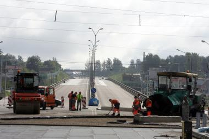 Vakariniame aplinkkelyje pradedami 20 val. truksiantys betonavimo darbai