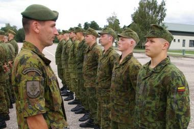 Lietuviai labiausiai pasitiki kariuomene ir Prezidentūra, mažiausiai - Seimu