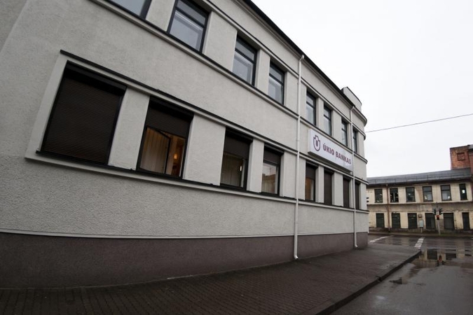 Kaune du plėšikai apiplėšė Ūkio banko klientę