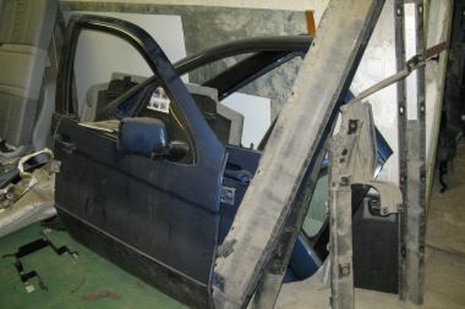 Kaune rastas dalimis išardytas Vilniuje vogtas „BMW X5“