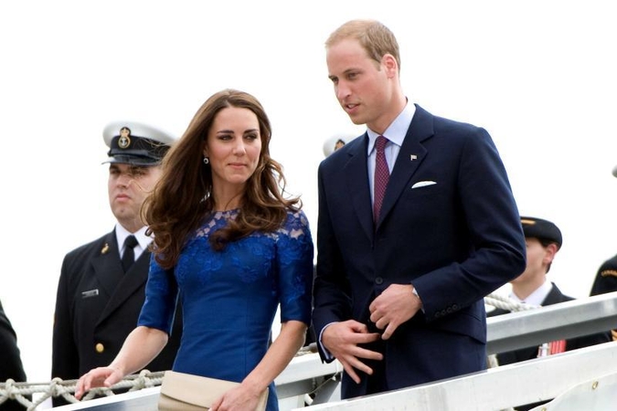 Williamas ir Kate Kembridže dovanų gavo kūdikio drabužėlių 