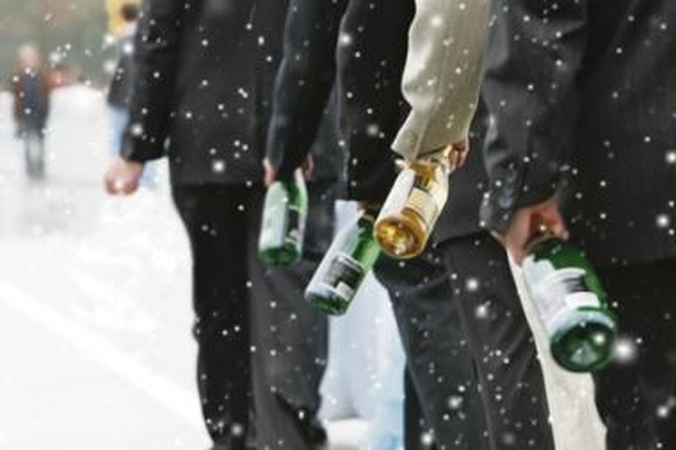 Pritrūkę alkoholio, „pasiskolino“ iš parduotuvės