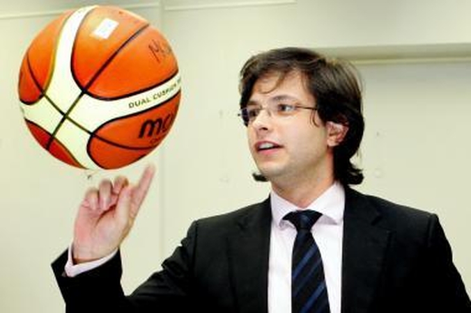 Kamuolys su M.Kalniečio autografu parduotas už 300 litų