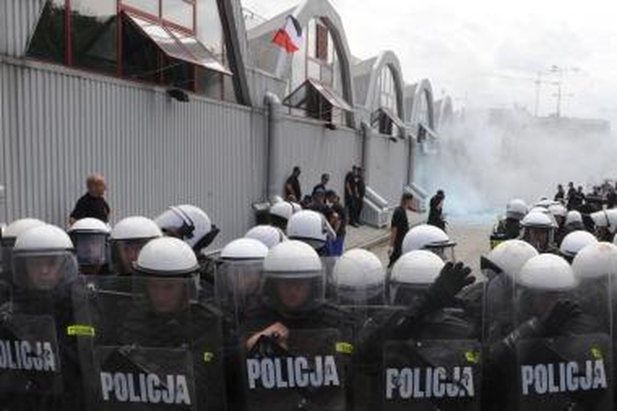 Varšuvoje turgaus prekiautojai susirėmė su policija