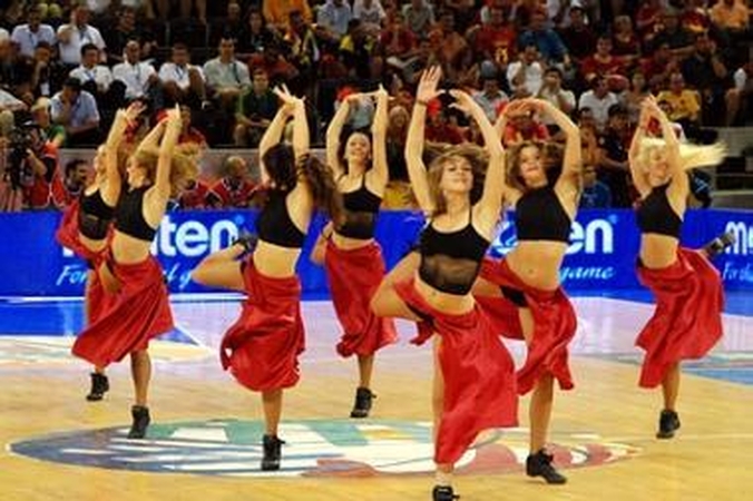 Čempionato žiūrovų pramogos laukia ne tik krepšinio arenose 