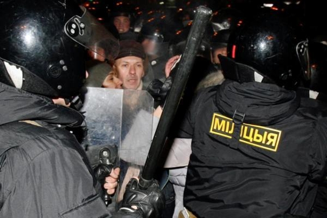 Penkiems baltarusių opozicionieriams teismas skyrė laisvės atėmimo bausmes