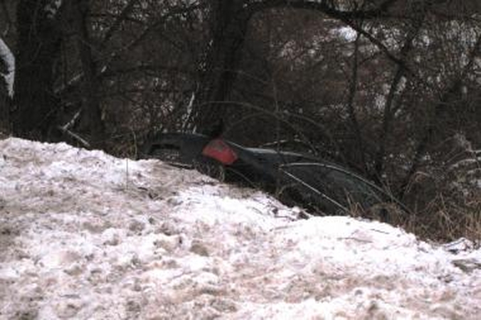 Kauno rajone nuo kelio nuslydo vilkikas ir automobilis (papildyta)