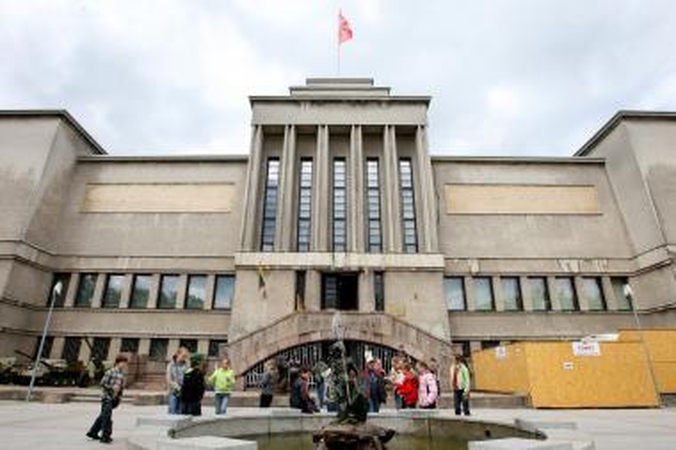 Dramos teatrui ir Karo muziejui reikia skubios pagalbos?