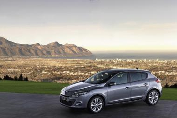 „Renault" pradeda „Megane" modelių prekybą