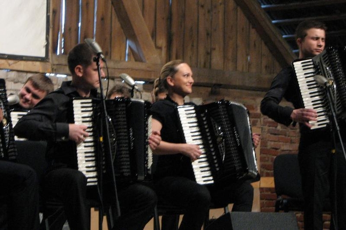 Žemaitkiemyje akordeonistų tango klausė ir kregždės