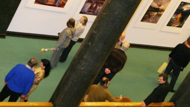 Meno galerijas aplenkia kalėdinis pirkimo bumas