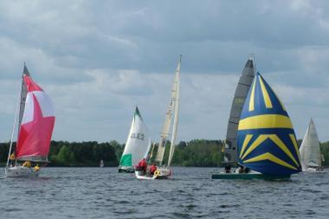 RS-280 jachtų čempionate pirmauja „Raganosio“ įgula