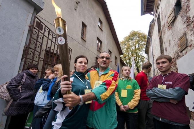 Olimpinę ugnį Kauno gatvėmis nešė sportininkai ir moksleiviai
