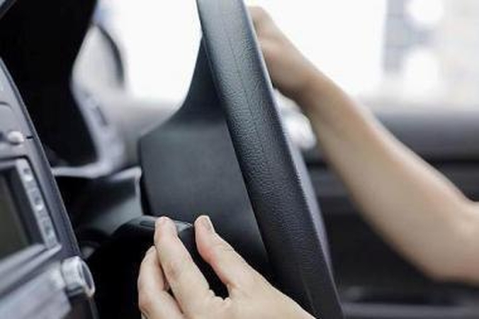 Moteris 34 metus automobiliu važinėjo be teisių