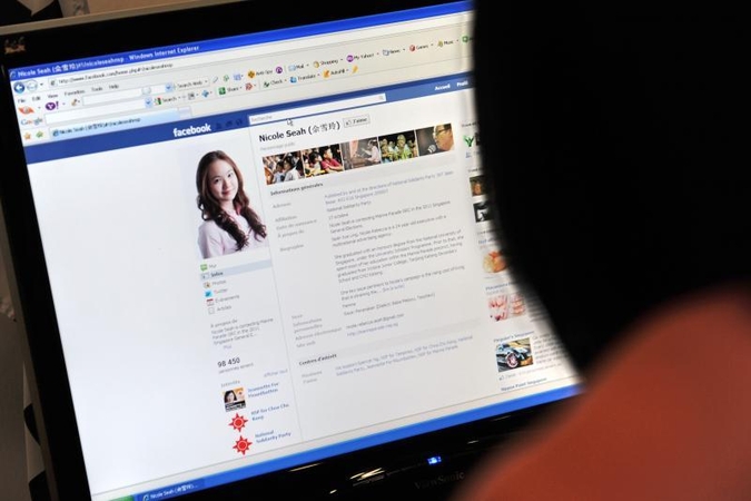 Už naršymą „Facebook“ - asistentės antausis 