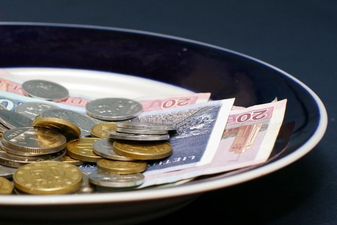 Ekspertai: gyventojų indėliams sumaištis biržose nepakenks