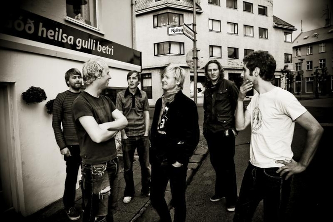 Islandų grupė „ÁRSTIÐIR“ vilniečiams pasakos muzikines sagas